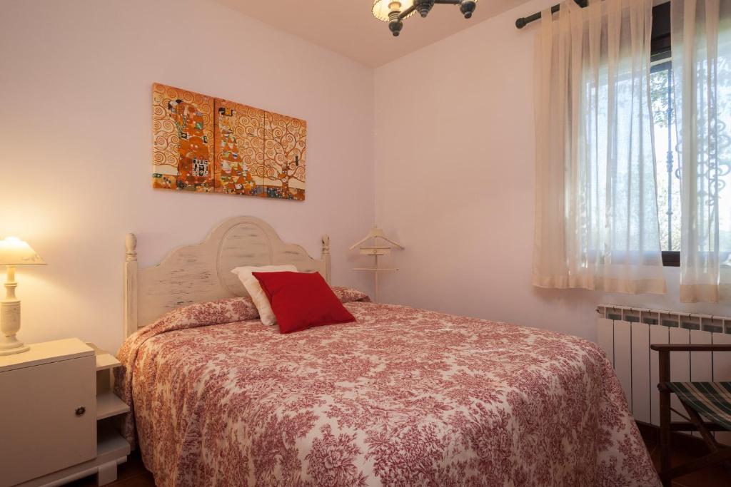 A bed or beds in a room at La Buenaventura del Tiétar