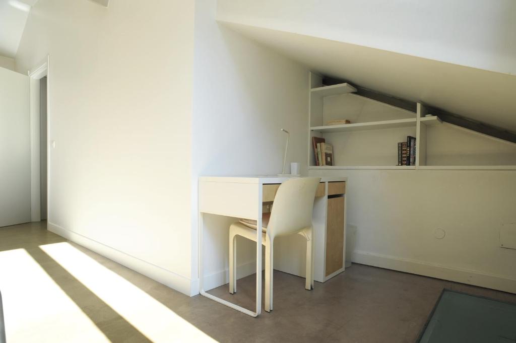 Fotografie z fotogalerie ubytování Room Sant Ambrogio with private terrace in shared flat v Miláně