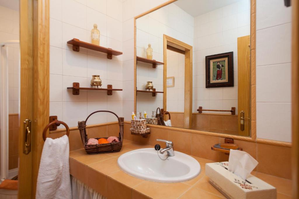 A bathroom at La Buenaventura del Tiétar