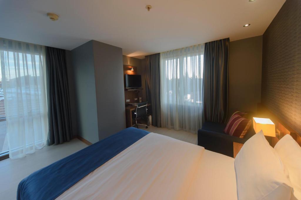 A bed or beds in a room at Holiday Inn Express Istanbul-Altunizade by IHG