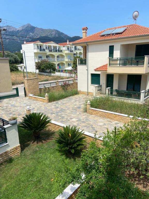 Το κτήριο όπου στεγάζεται  η παραθεριστική κατοικία