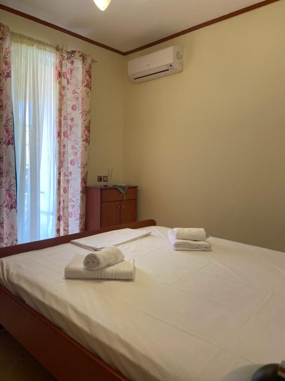 Ένα ή περισσότερα κρεβάτια σε δωμάτιο στο Alexander seaside Villa
