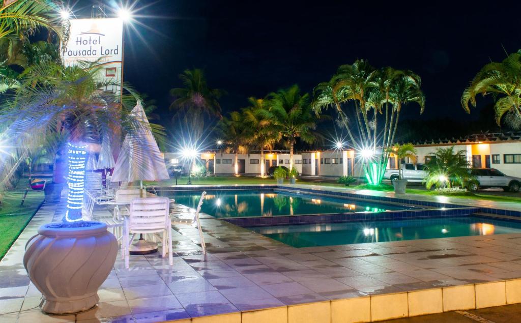 Bazén v ubytování Hotel Pousada Lord nebo v jeho okolí