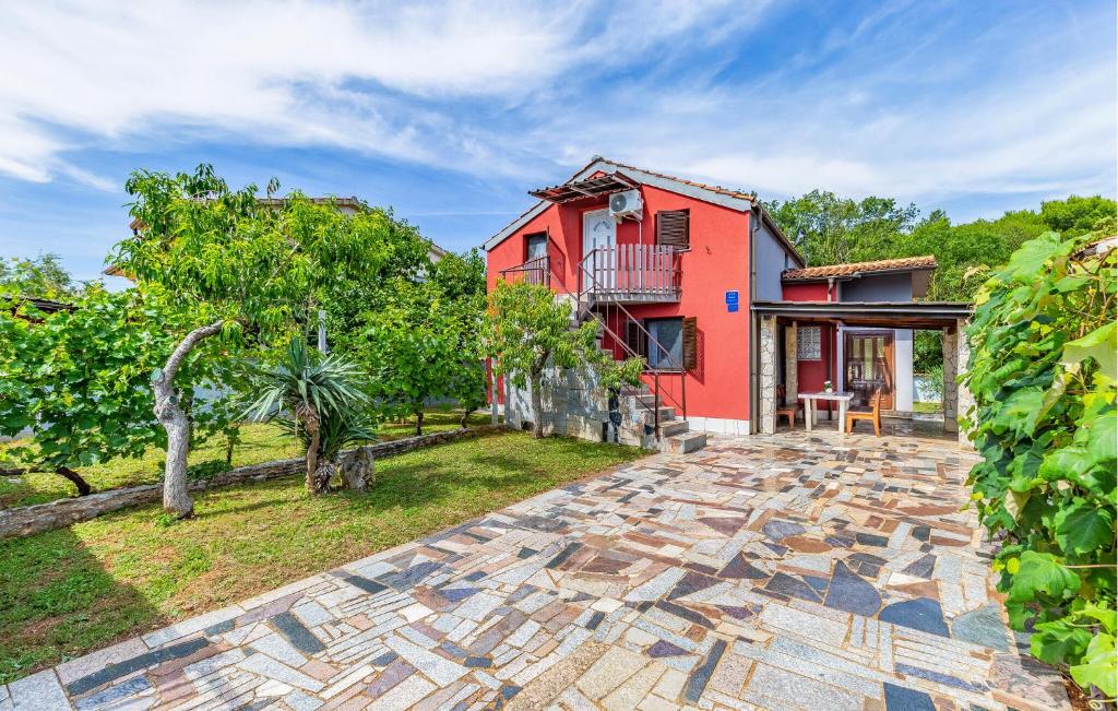 3 Bedroom Beach Front Home In Medulin