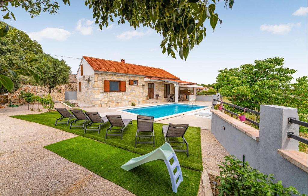 Πισίνα στο ή κοντά στο Gorgeous Home In Rastevic With Wifi