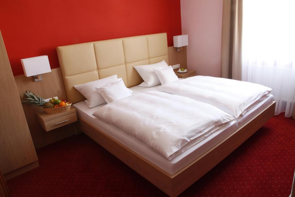 Postel nebo postele na pokoji v ubytování Hotel-Gasthof-Kohlmeier