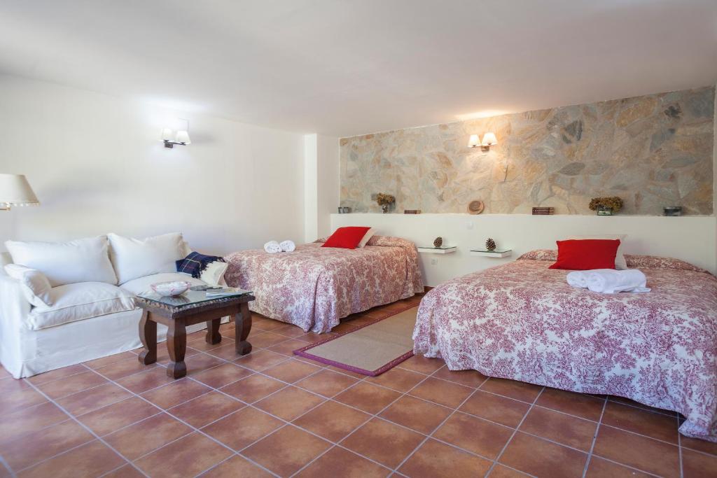 A bed or beds in a room at La Buenaventura del Tiétar