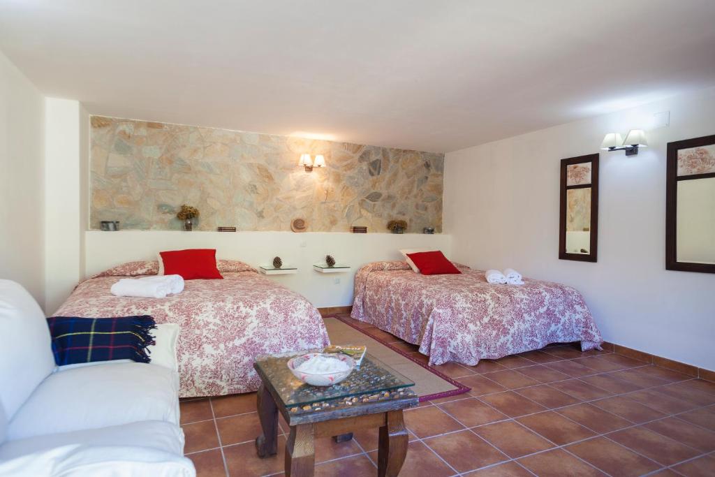 A bed or beds in a room at La Buenaventura del Tiétar