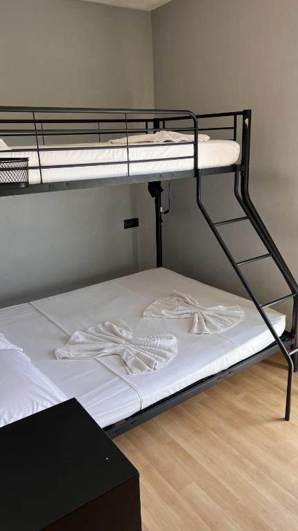 A bed or beds in a room at Apartamento Ginette SunBeach