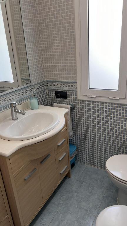 A bathroom at Apartamento Ginette SunBeach