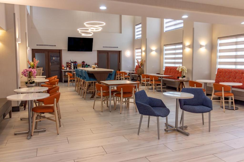 Hampton Inn & Suites Denton photo