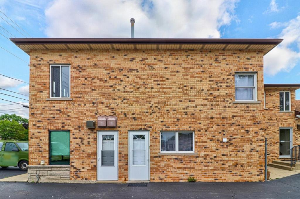 Getaway Near ORD With Great Local Amenities - Twee Slaapkamers Appartement