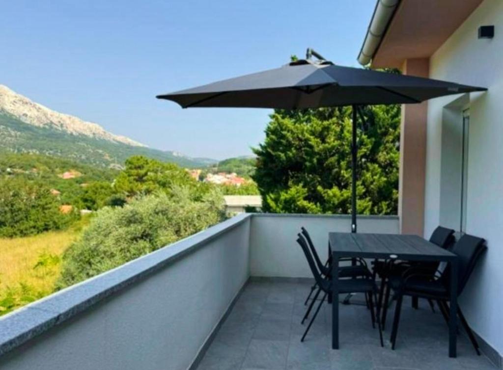 Nespecifikovaný výhled na hory nebo výhled na hory při pohledu z apartmánu
