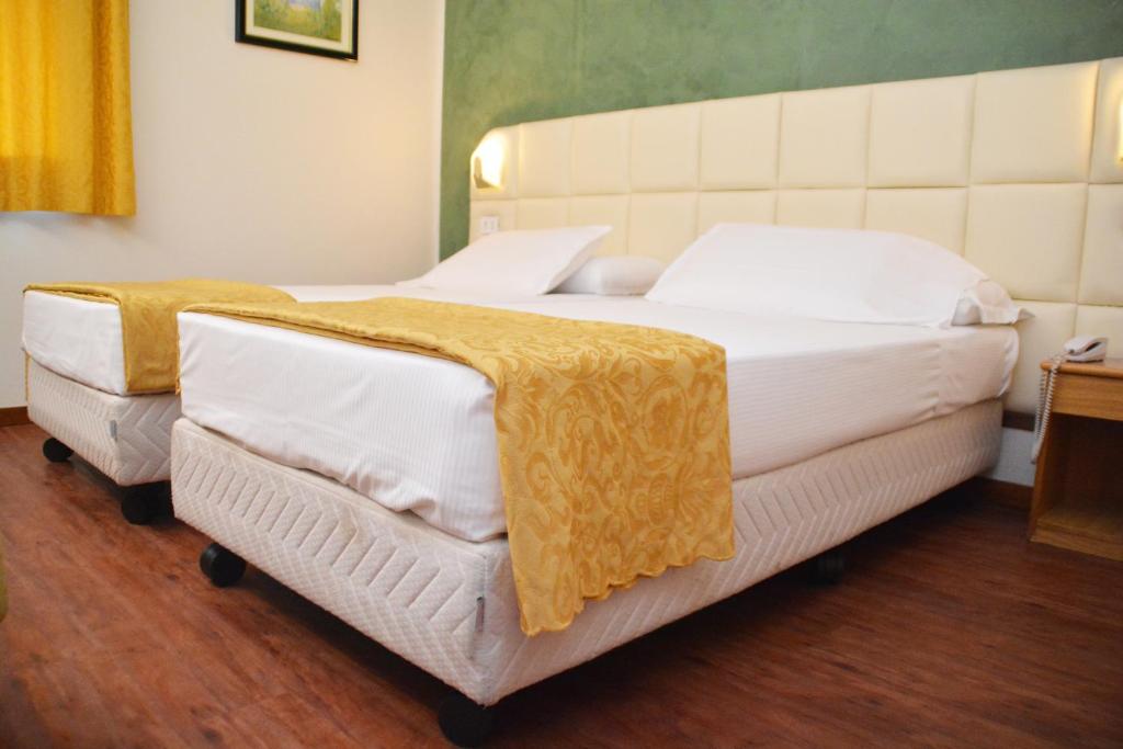 Postel nebo postele na pokoji v ubytování Hotel Delta Florence