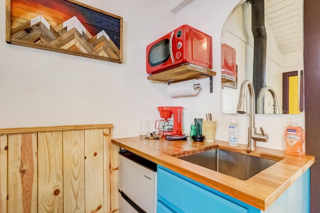 Kuchyň nebo kuchyňský kout v ubytování Tahoe Mountain Inn