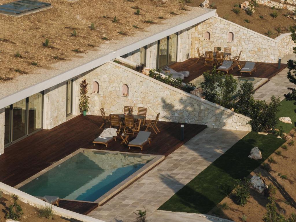 Bazén v ubytování Petroto Sea View Villas nebo v jeho okolí