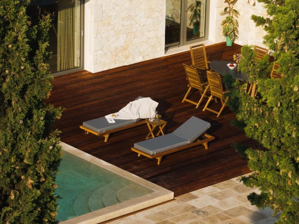 Bazén v ubytování Petroto Sea View Villas nebo v jeho okolí