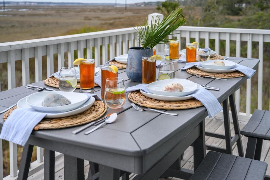 Gallery image of (14) Shell Yeah, Direct Marsh Views, Pool, Family Friendly in Hilton Head Island