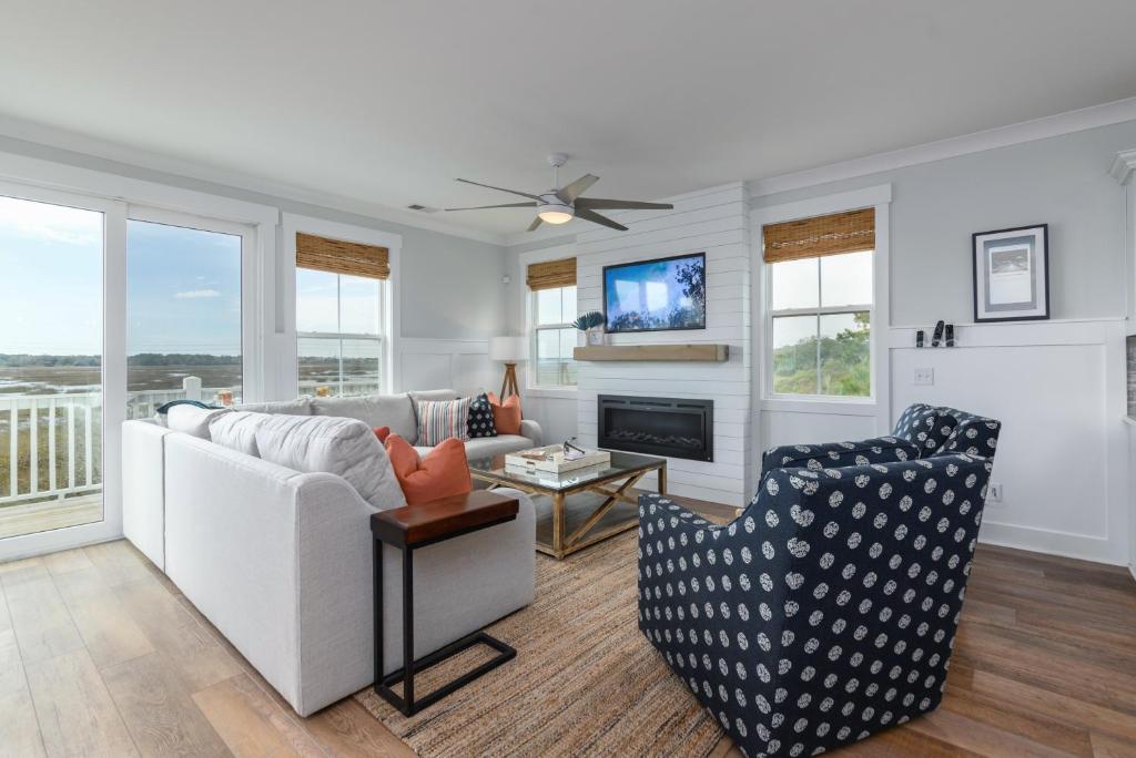 Gallery image of (14) Shell Yeah, Direct Marsh Views, Pool, Family Friendly in Hilton Head Island