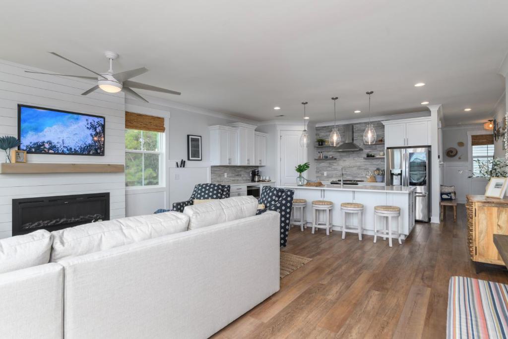 Gallery image of (14) Shell Yeah, Direct Marsh Views, Pool, Family Friendly in Hilton Head Island