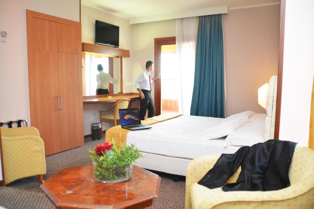 Postel nebo postele na pokoji v ubytování Hotel Delta Florence