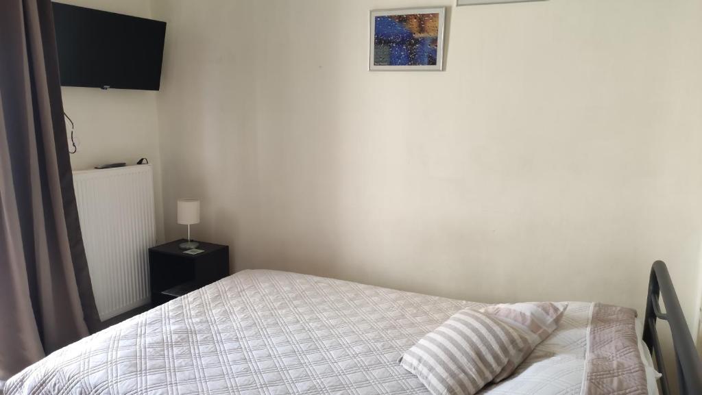 Postel nebo postele na pokoji v ubytování Ampolias rooms Messolonghi