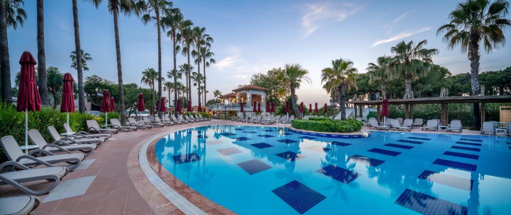 Bazén v ubytování Trendy Palm Beach Adults Only nebo v jeho okolí