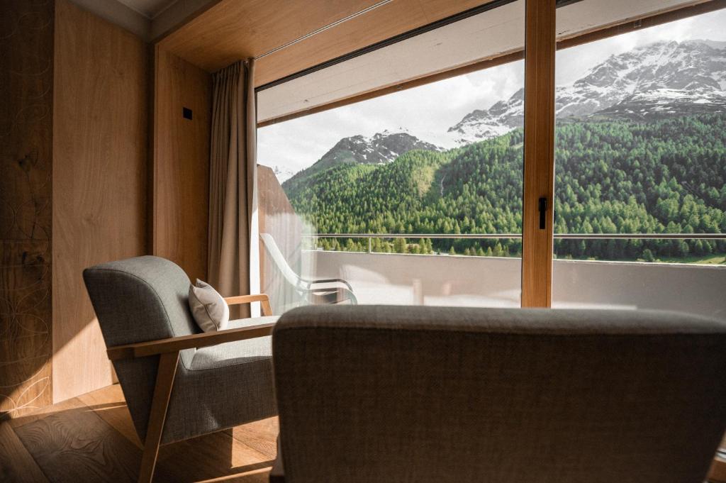 Nespecifikovaný výhled na hory nebo výhled na hory při pohledu z hotelu