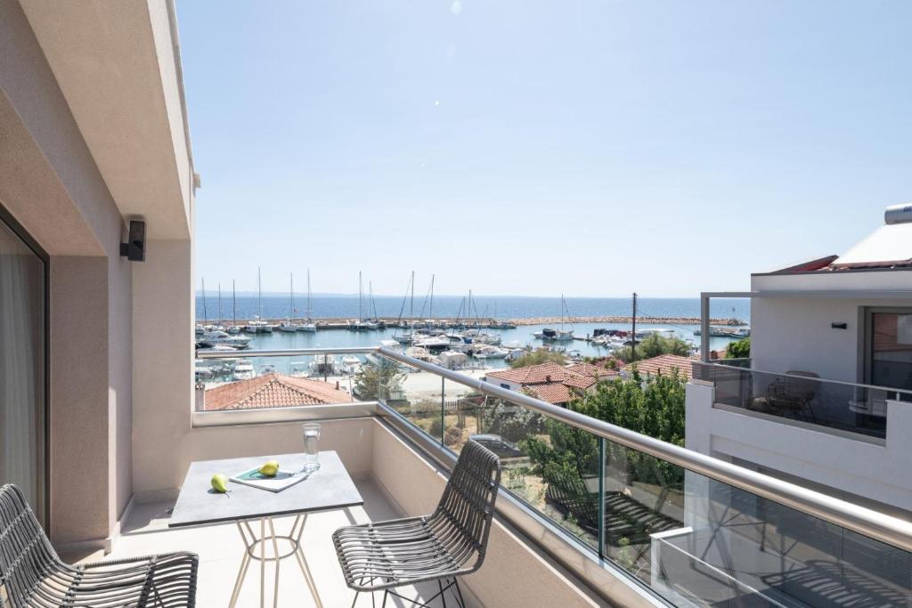 Balkón nebo terasa v ubytování Endless Blue Luxury Suites