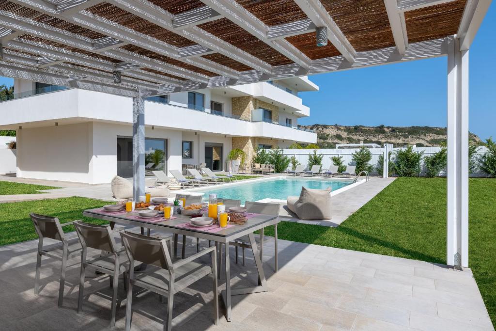 Balkón nebo terasa v ubytování Pantheon Luxury Villas Rhodes Island
