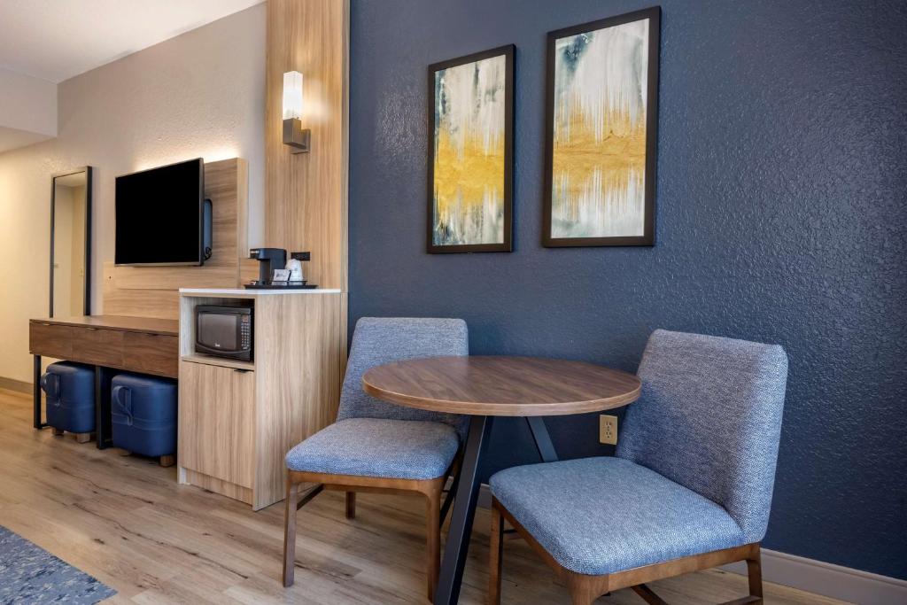 Best Western Plus Orlando East - UCF Area - 特大号床间 - 带沙发床