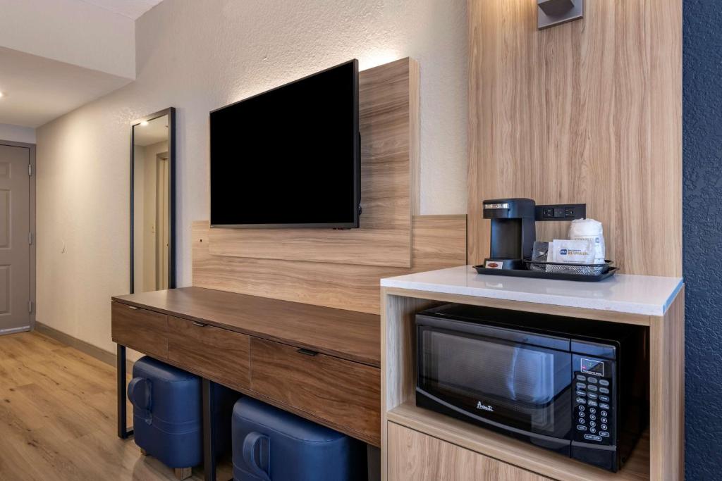 Best Western Plus Orlando East - UCF Area - 特大号床间 - 带无障碍浴缸
