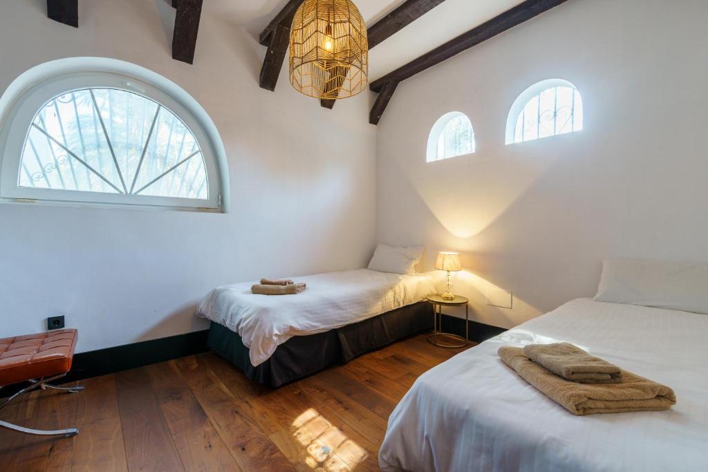 Posteľ alebo postele v izbe v ubytovaní Golden Villa Luxury Pool Retreat & Beach