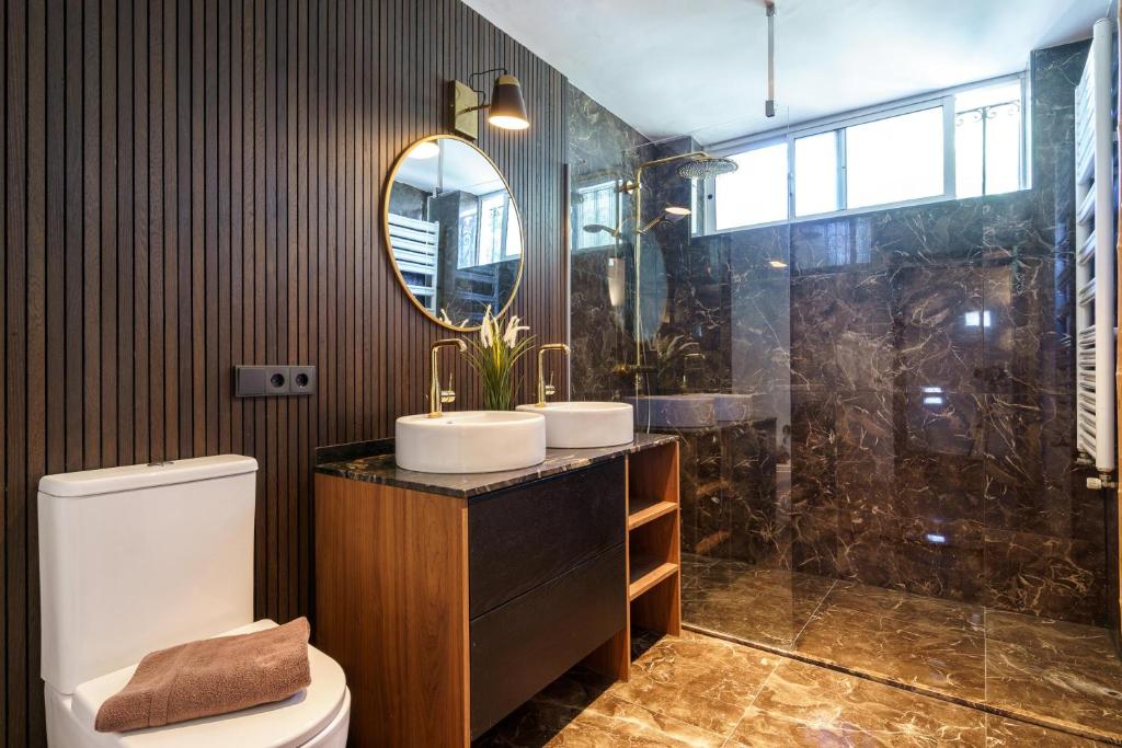 Kúpeľňa v ubytovaní Golden Villa Luxury Pool Retreat & Beach