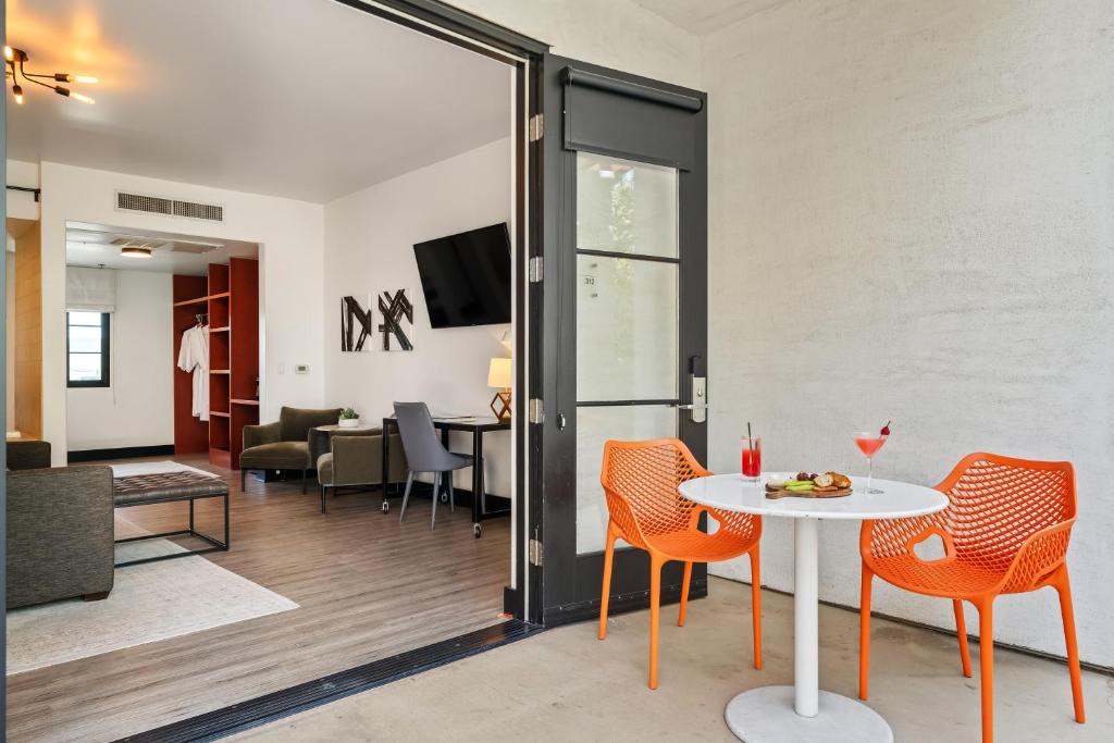 Hotel Casa 425 + Lounge, A Four Sisters Inn - Deluxe King + Spa