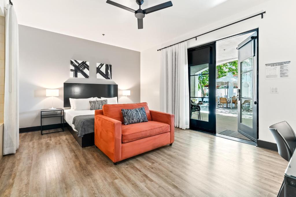Hotel Casa 425 + Lounge, A Four Sisters Inn - Courtyard King + Twin