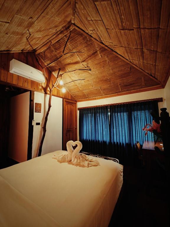 The River House - Upscale Lodge - Chalet D'une Chambre