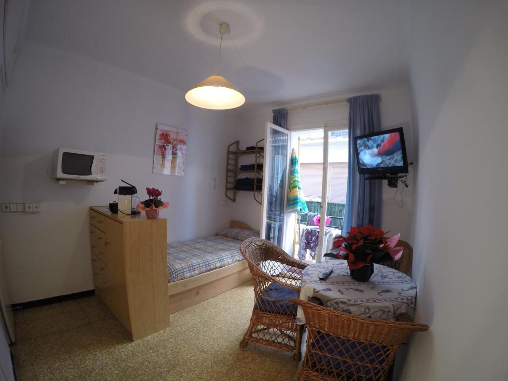 Apartamentos Montserrat - Верхняя студия