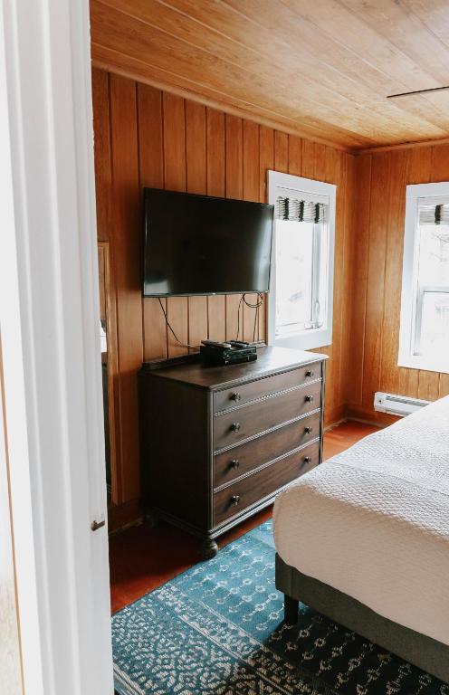 Letto o letti in una camera di The Inn at Arch Cape