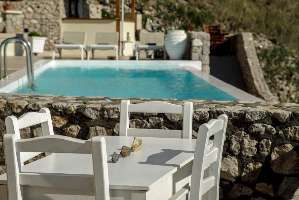 Bazén v ubytování Zatrikion Santorini Villas nebo v jeho okolí