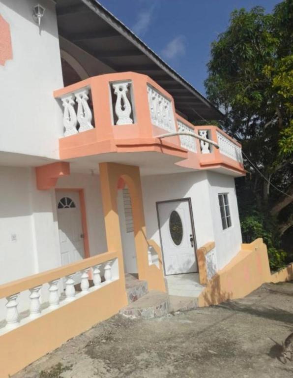 Cozy Family Inn - Double Room With Private Bathroom