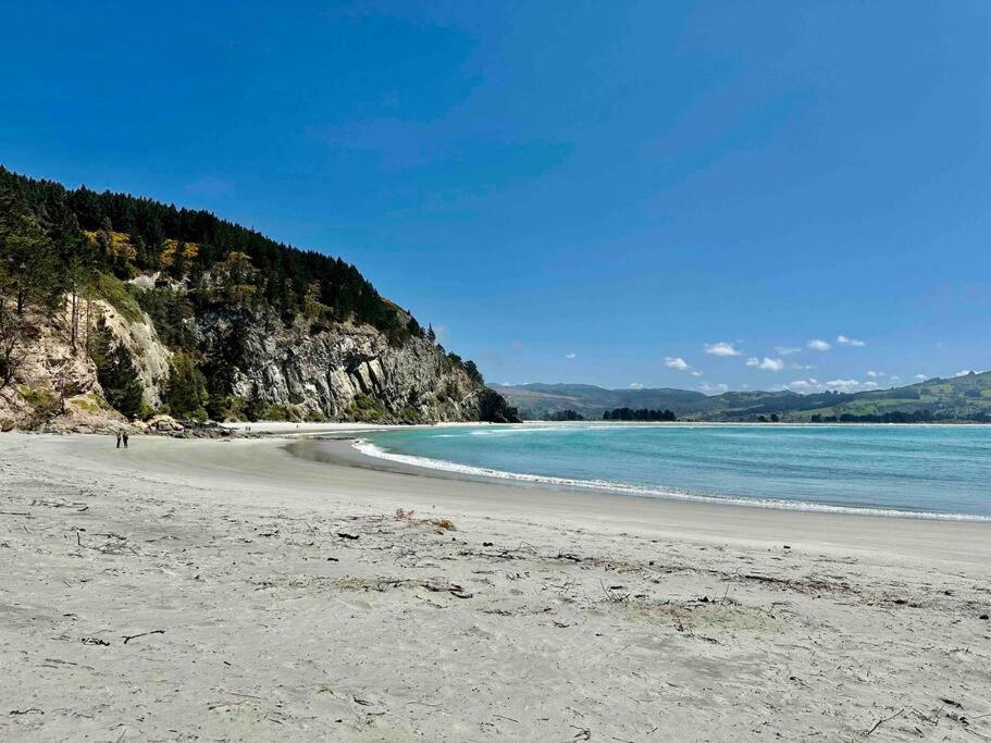 Cozy homestay room with garden view, free parking & fast Wi-Fi - Resim 6