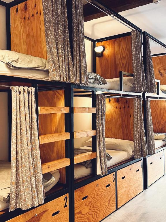 Postel nebo postele na pokoji v ubytování Surfing Etxea - Surf Hostel