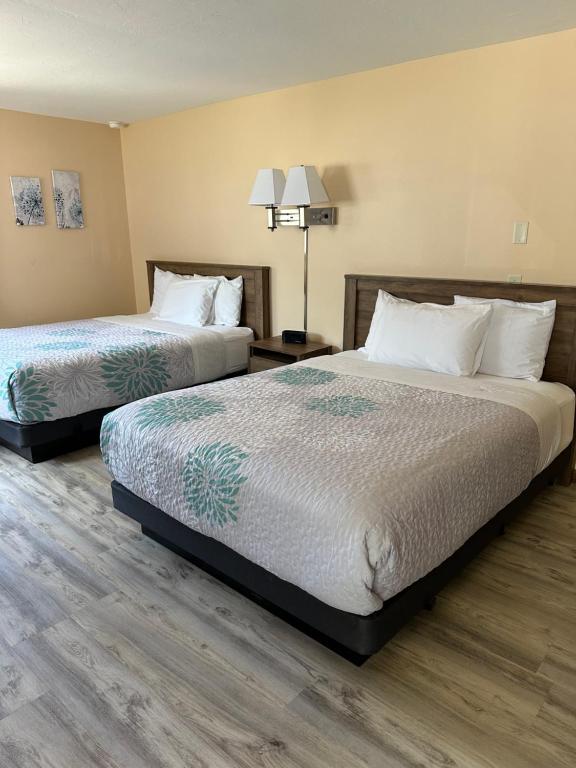 a hotel room with two beds in a room at DownTown Inn in Sister Bay