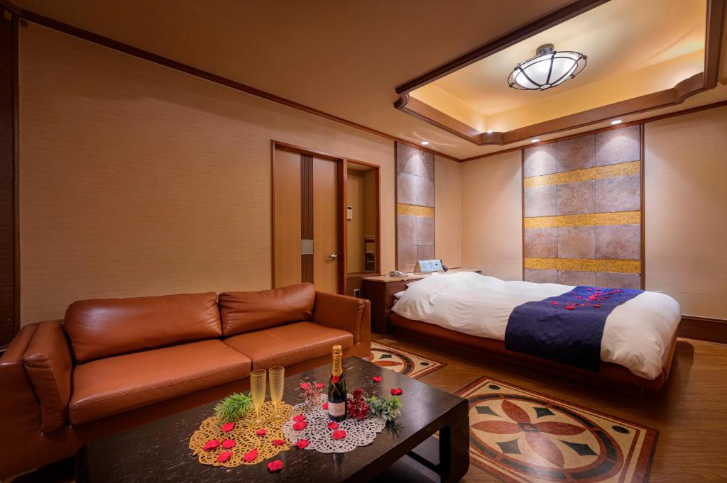 Postel nebo postele na pokoji v ubytování HOTEL MOBILIA (Adult Only)