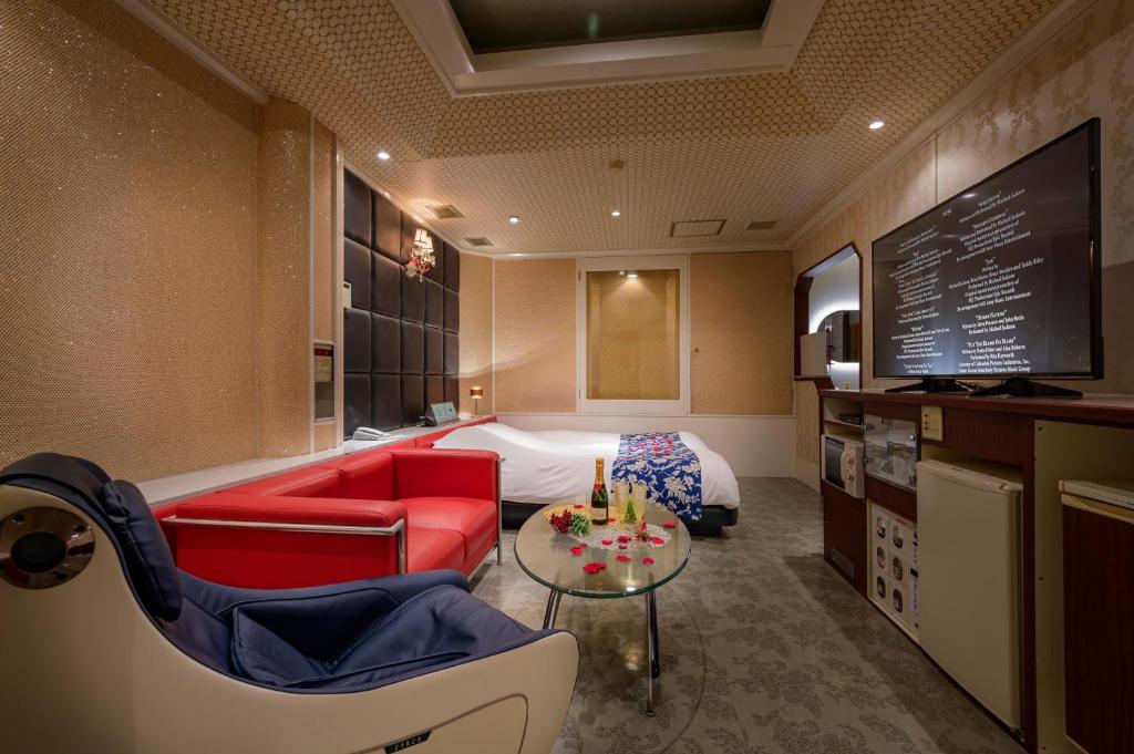 TV a/nebo společenská místnost v ubytování HOTEL MOBILIA (Adult Only)