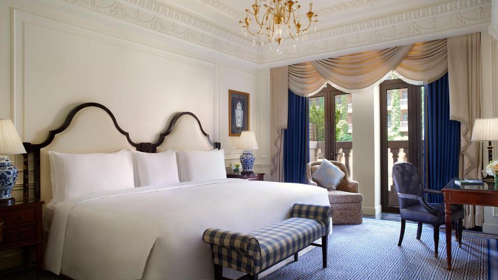 Postel nebo postele na pokoji v ubytování The Ritz-Carlton, Tianjin