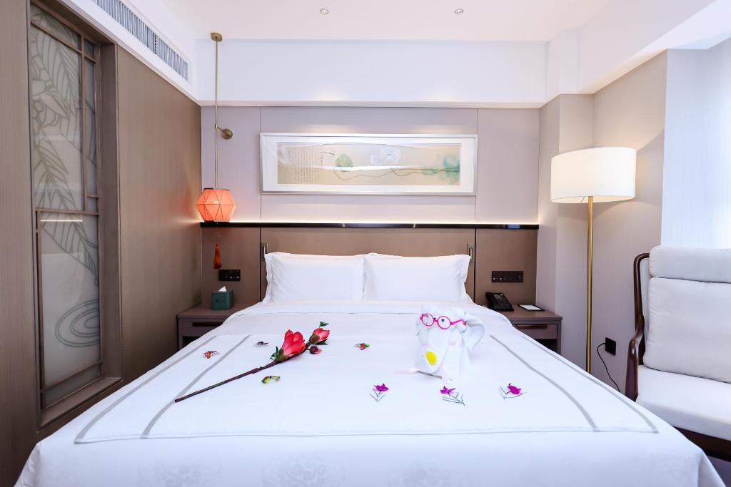 Postel nebo postele na pokoji v ubytování Beijing Guangdong Hotel