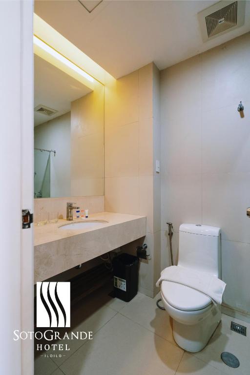 Koupelna v ubytování Sotogrande Iloilo Hotel