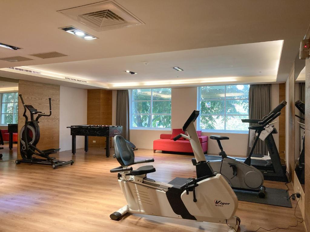 Fitness centrum a/nebo fitness zařízení v ubytování Guide Education Culture Hotel Kaohsiung Museum of Fine Arts